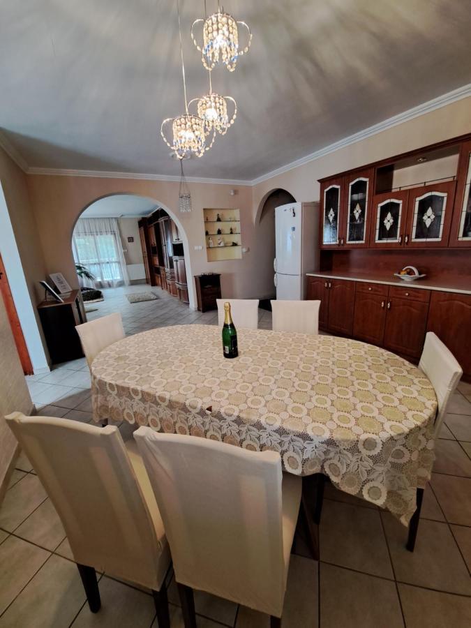 Villa Csilla Elegant House Erd Exterior photo